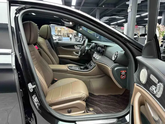 Mercedes-Benz E-Class PHEV 2023 Model E 350 e L Sports sedan – фото 9