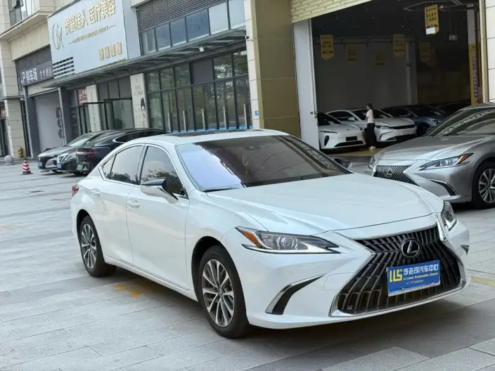 Lexus ES 2022 Model 200 Superior Edition