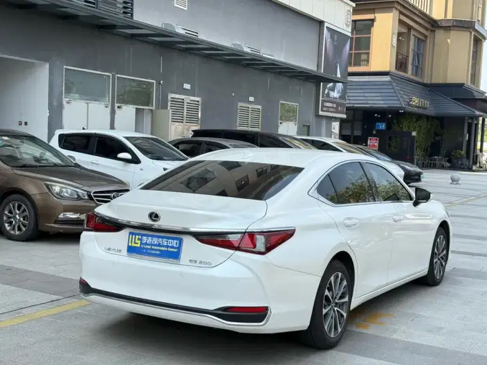 Lexus ES 2022 Model 200 Superior Edition – фото 6