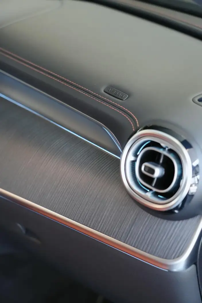 Mercedes-Benz GLC 2025 Model GLC 260 L 4MATIC Luxury Model 5 seat – фото 5