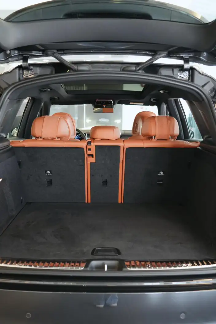 Mercedes-Benz GLC 2025 Model GLC 260 L 4MATIC Luxury Model 5 seat – фото 6