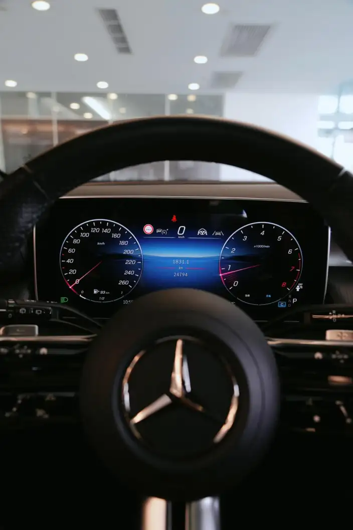 Mercedes-Benz GLC 2025 Model GLC 260 L 4MATIC Luxury Model 5 seat – фото 9