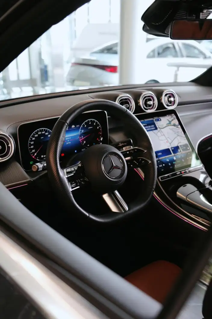 Mercedes-Benz GLC 2025 Model GLC 260 L 4MATIC Luxury Model 5 seat – фото 10