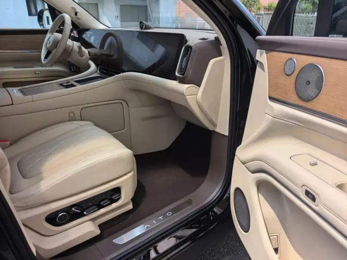 Aito M9 2024 Model Extended Range Ultra VI seat Edition – фото 7