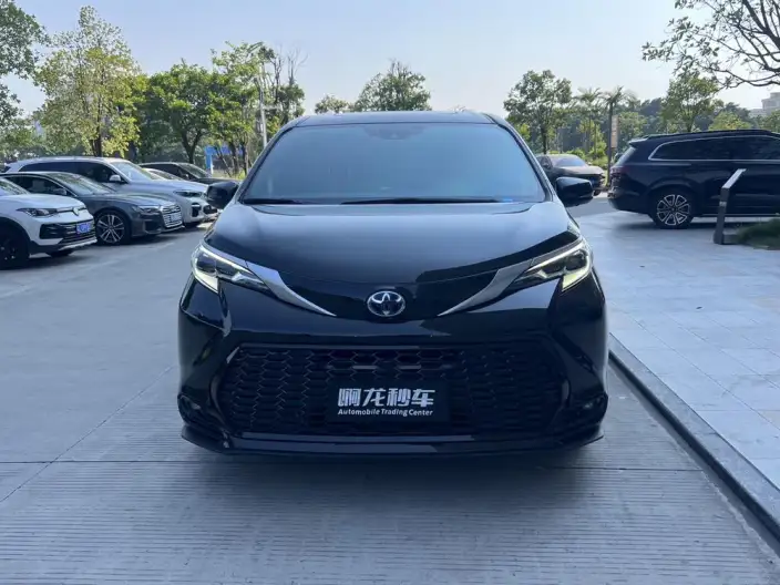 Toyota Sienna 2023 Model Hybrid 2.5L Premium Edition