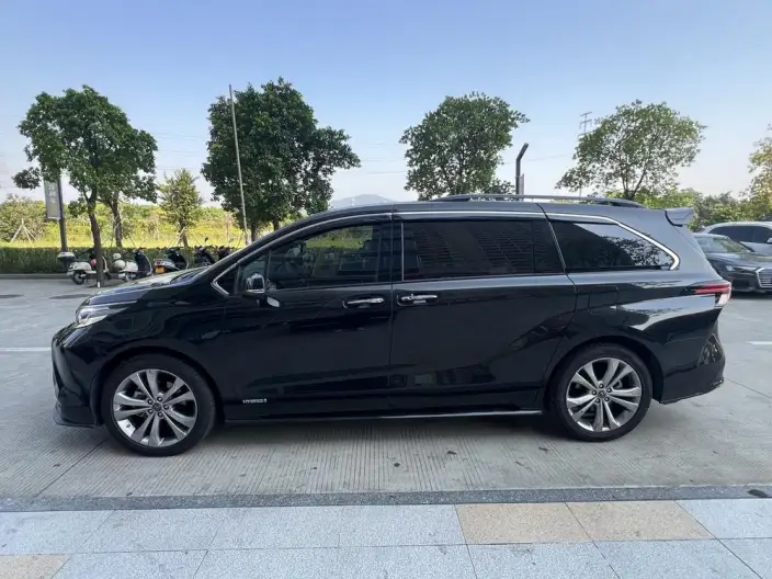 Toyota Sienna 2023 Model Hybrid 2.5L Premium Edition