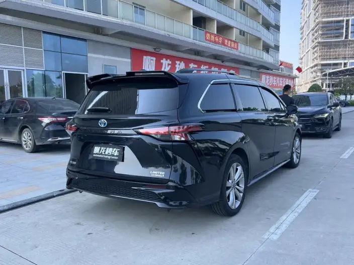 Toyota Sienna 2023 Model Hybrid 2.5L Premium Edition – фото 5