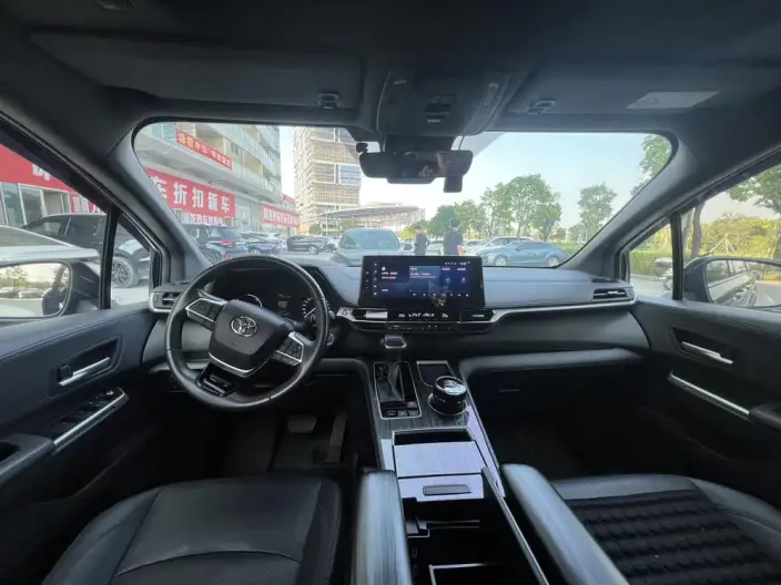Toyota Sienna 2023 Model Hybrid 2.5L Premium Edition – фото 6