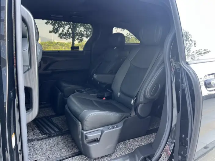 Toyota Sienna 2023 Model Hybrid 2.5L Premium Edition – фото 9