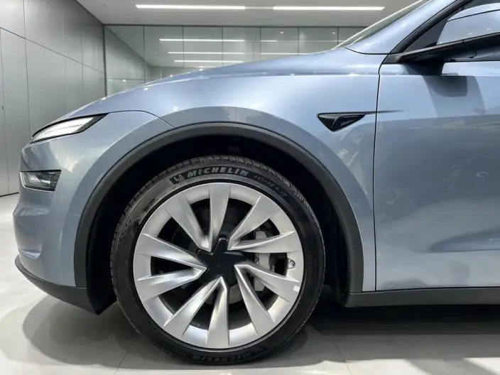 Model Y 2025 Model Facelift Long Battery Life Pro All-wheel drive version