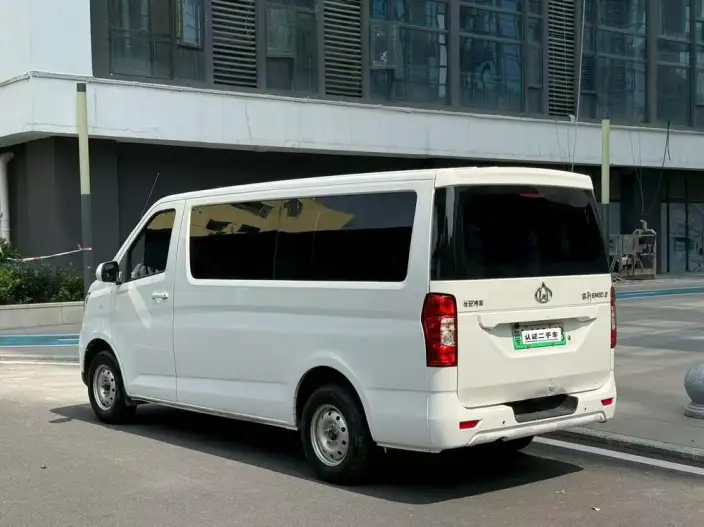 Ruixing EM80 2024 Model Comfort Model Back lift door 6 seat 270km 41.86kWh – фото 3