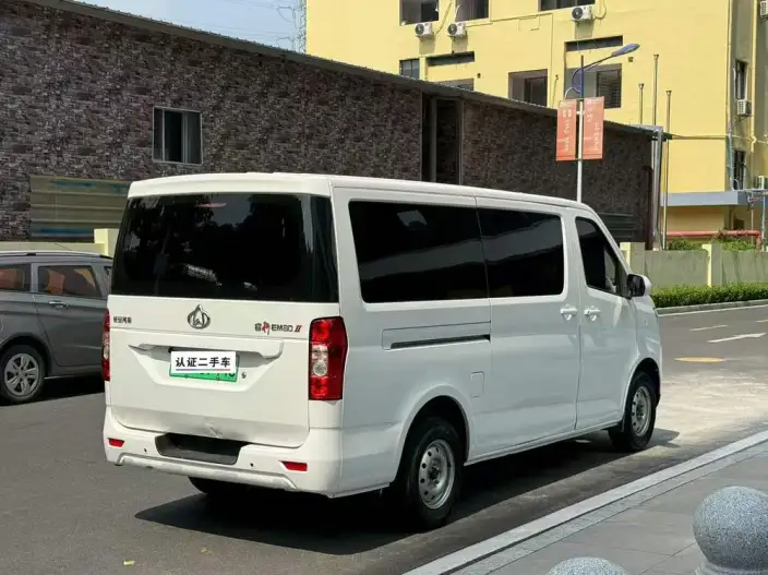 Ruixing EM80 2024 Model Comfort Model Back lift door 6 seat 270km 41.86kWh – фото 5
