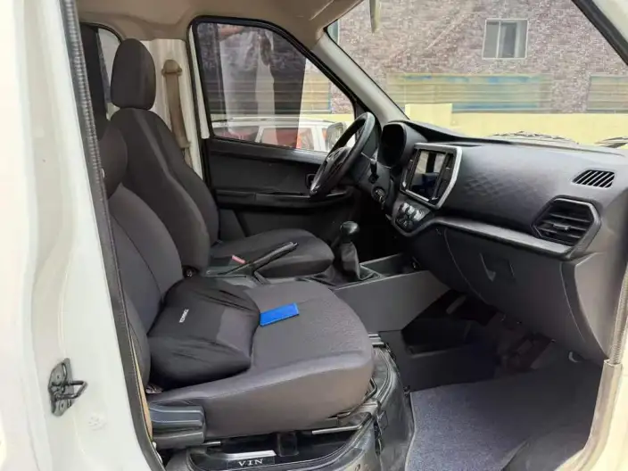 Ruixing EM80 2024 Model Comfort Model Back lift door 6 seat 270km 41.86kWh – фото 9