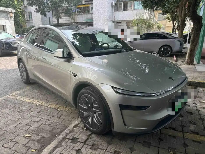 Model Y L 2026 Model Standard Edition