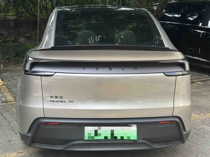 Model Y L 2026 Model Standard Edition