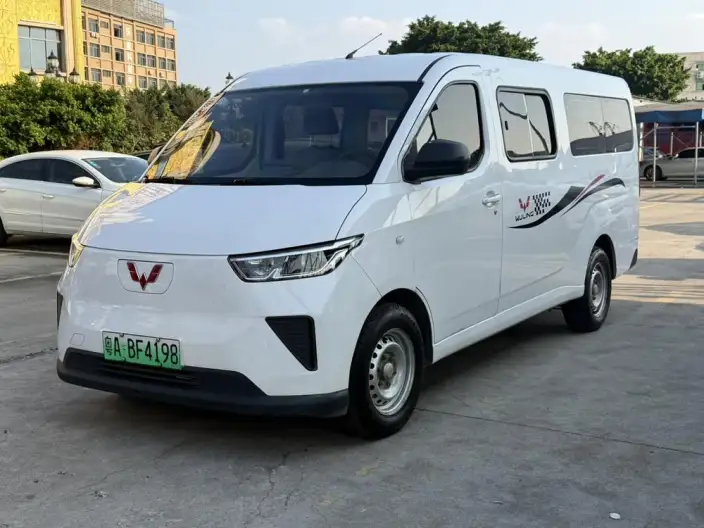 Wuling Yangguang 2024 Model 300km Comfort Model Passenger car Edition 75kW