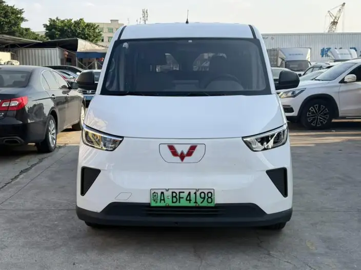 Wuling Yangguang 2024 Model 300km Comfort Model Passenger car Edition 75kW