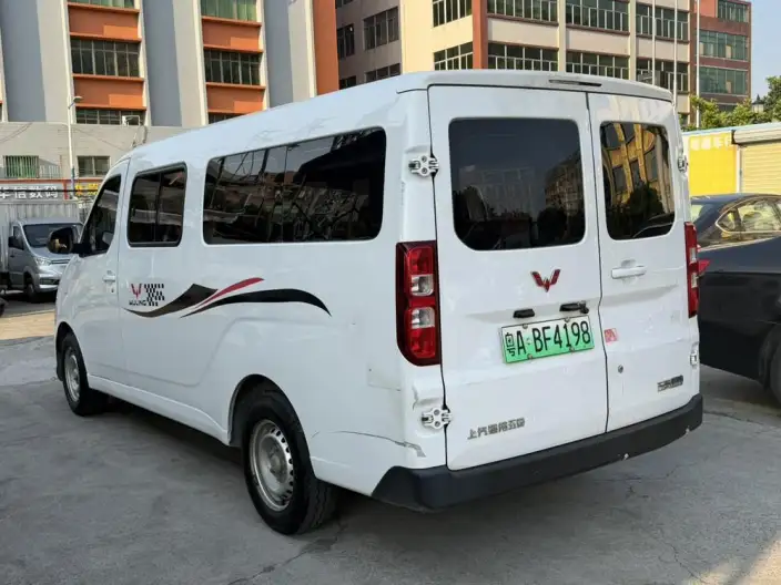 Wuling Yangguang 2024 Model 300km Comfort Model Passenger car Edition 75kW