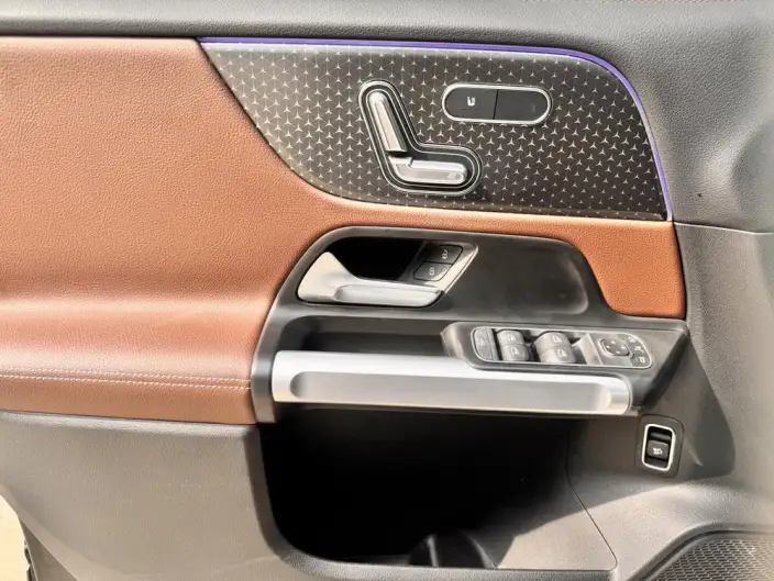 Mercedes-Benz GLB 2025 Model GLB 220 Fashion Model – фото 8