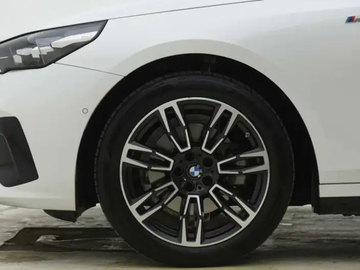 BMW 5 Series 2024 Model 525Li M Sports Set – фото 9