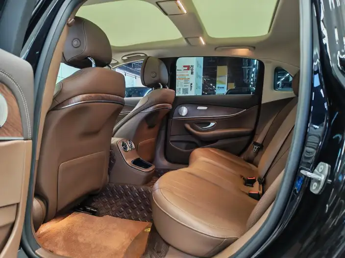 Mercedes-Benz E-Class 2023 Model E 260 L sedan – фото 9