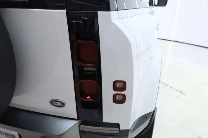 Land Rover Defender 2024 Model 110 3.0T P400 X-Dynamic HSE – фото 9