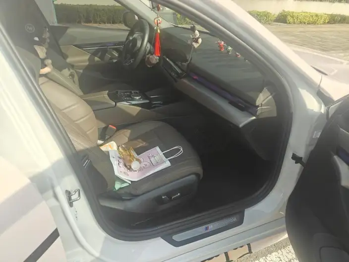 BMW 5 Series 2024 Model 530Li Leading Model M Sports Set – фото 3