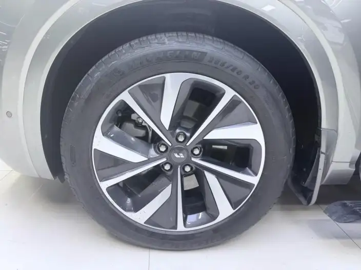 Li Auto ONE 2021 Model Extended Range 6 seat Edition – фото 9