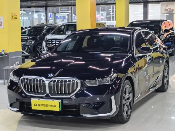 BMW i5 2024 Model eDrive35L Luxury Set – фото 1