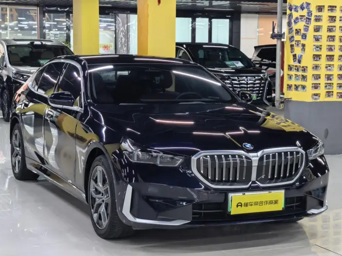 BMW i5 2024 Model eDrive35L Luxury Set – фото 3