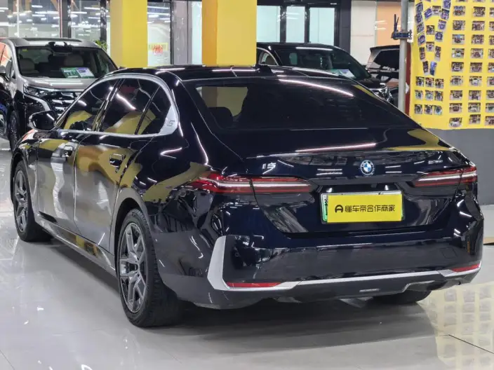 BMW i5 2024 Model eDrive35L Luxury Set – фото 4