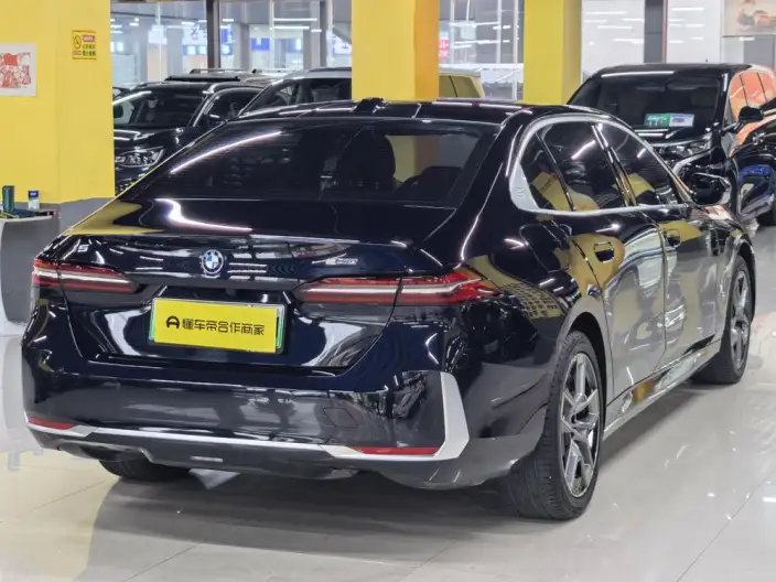 BMW i5 2024 Model eDrive35L Luxury Set – фото 6