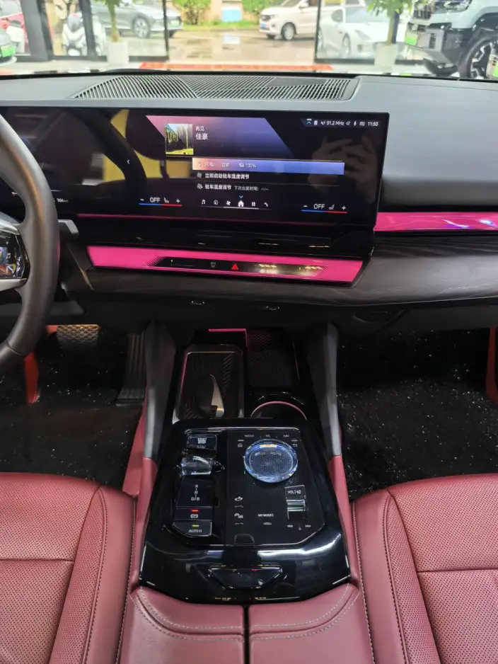 BMW i5 2024 Model eDrive35L Luxury Set – фото 8