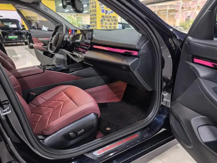 BMW i5 2024 Model eDrive35L Luxury Set – фото 9