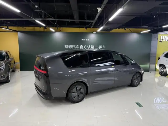 Li Auto MEGA 2024 Model Ultra Edition – фото 3