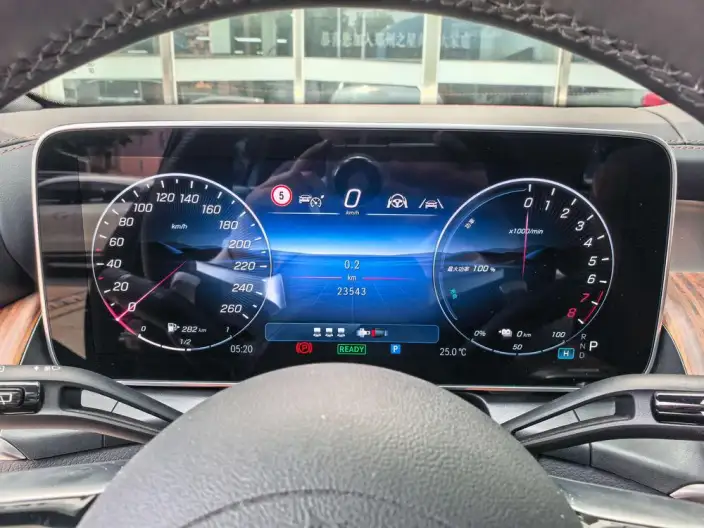 Mercedes-Benz GLC PHEV 2025 Model GLC 350 e L 4MATIC Collector Edition Edition – фото 6