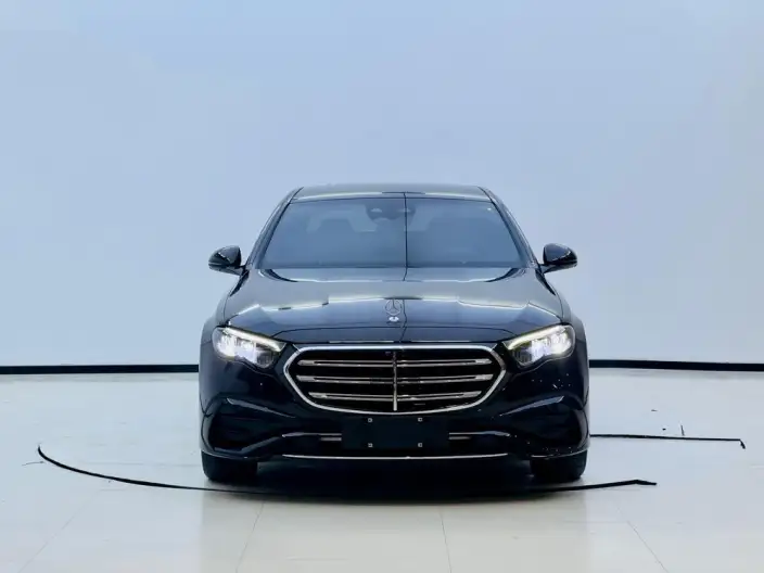 Mercedes-Benz E-Class PHEV 2024 Model E 350 e L sedan – фото 2