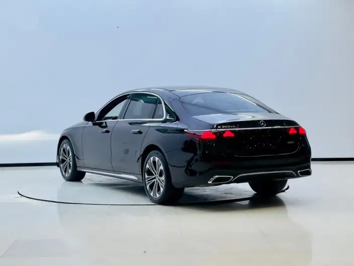 Mercedes-Benz E-Class PHEV 2024 Model E 350 e L sedan – фото 4