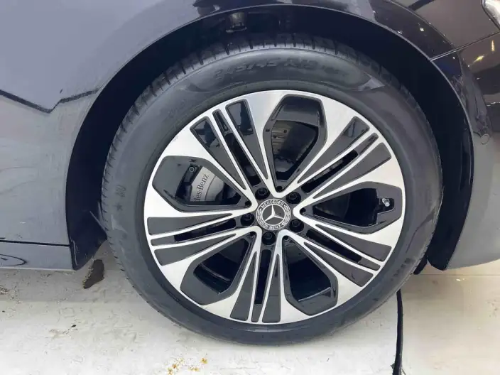 Mercedes-Benz E-Class PHEV 2024 Model E 350 e L sedan – фото 5