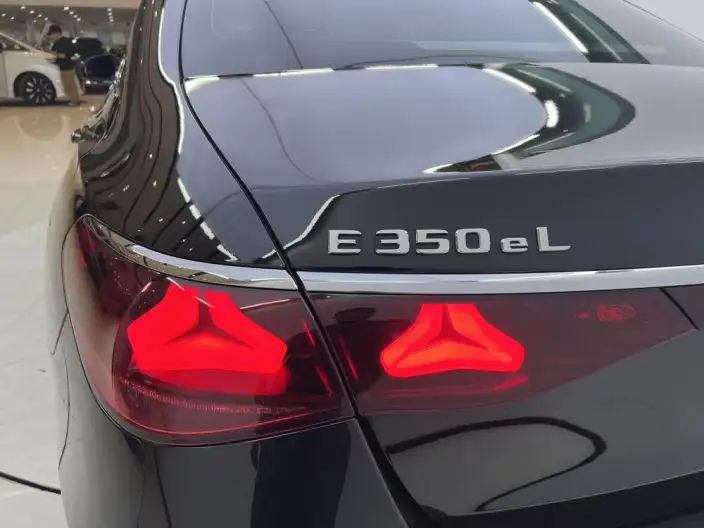Mercedes-Benz E-Class PHEV 2024 Model E 350 e L sedan – фото 7