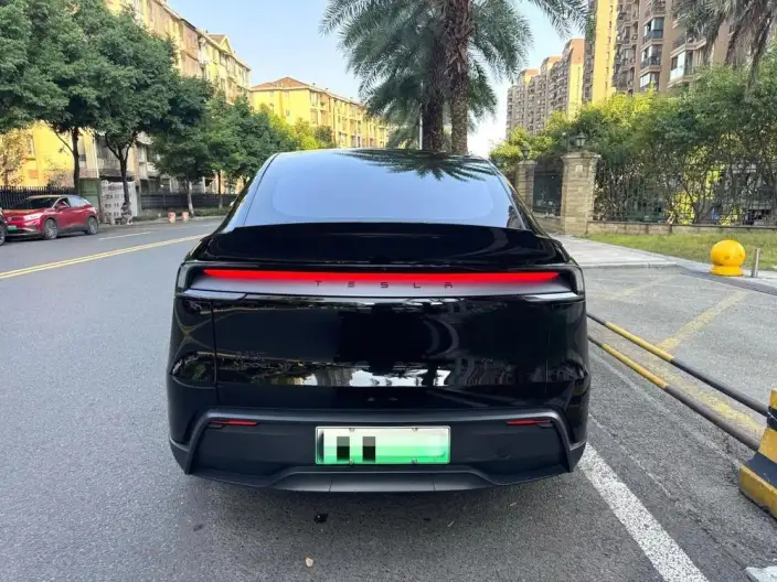 Model Y L 2026 Model Standard Edition