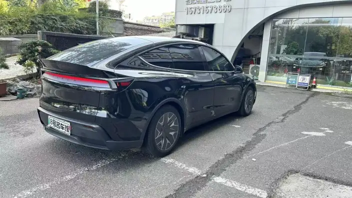 Model Y L 2026 Model Standard Edition
