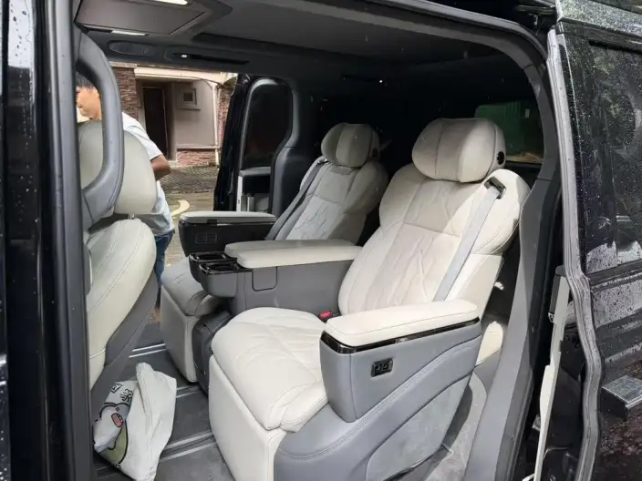 ZEEKR 009 2024 Model VI seat Executive Edition 4WD 108kWh – фото 9