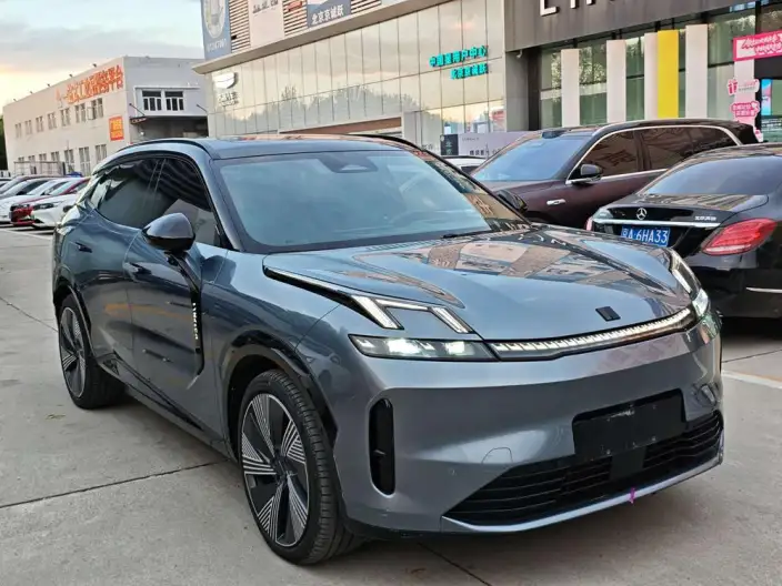 Lynk & Co 08 EM-P 2023 Model 220 4WD Performance Halo