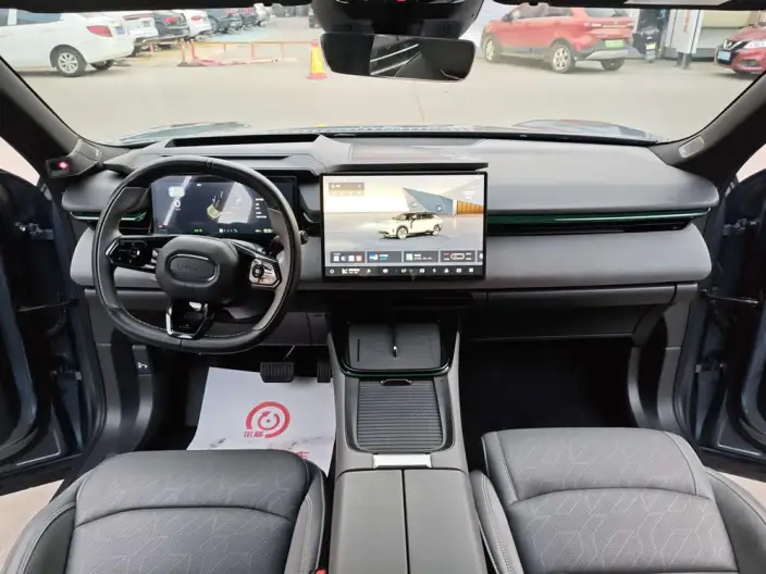Lynk & Co 08 EM-P 2023 Model 220 4WD Performance Halo – фото 10