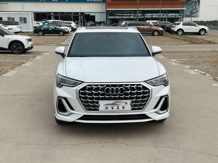 AUDI Q3 2024 Model 40 TFSI Fashion Dynamic Model