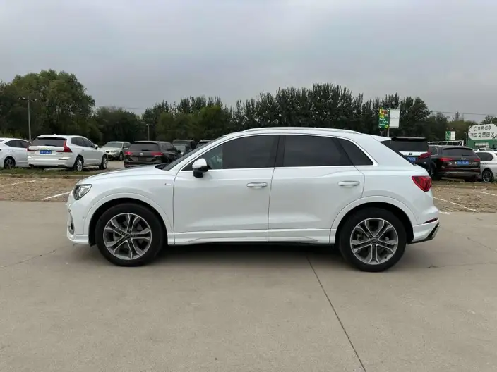 AUDI Q3 2024 Model 40 TFSI Fashion Dynamic Model