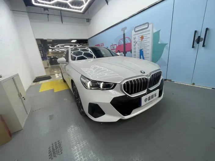 BMW 5 Series 2024 Model 530Li Leading Model M Sports Set – фото 2
