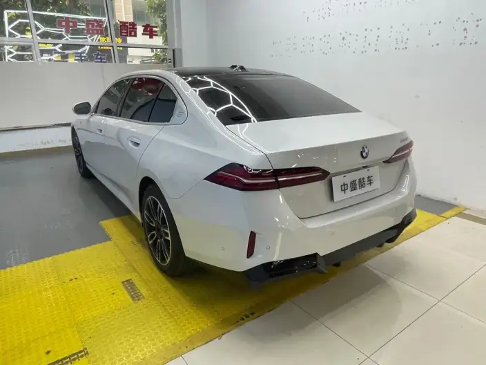 BMW 5 Series 2024 Model 530Li Leading Model M Sports Set – фото 3