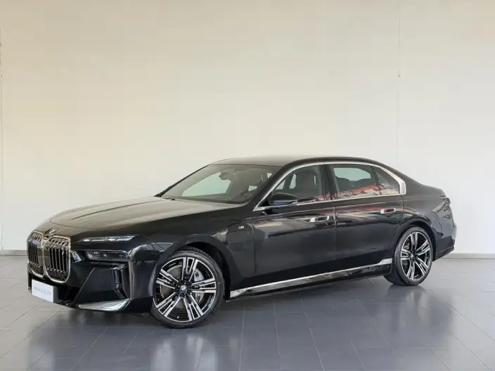 BMW i7 2023 Model xDrive60L M Sports Set – фото 1